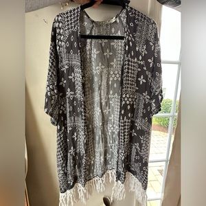 Chloe K flowy bohemian kimono/cardigan